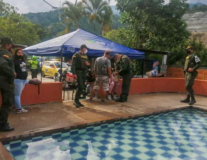 Sorprenden fiesta con gallos finos en sur de Ibagué