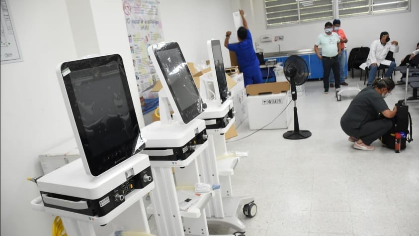 Las Unidades de Cuidados Intensivos, serán aperturadas gracias a 8 ventiladores que entregó el Ministerio de Salud