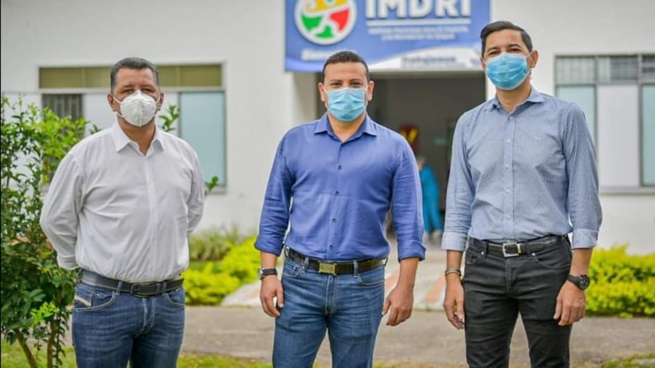 Castro es Comunicador Social, Especialista en Gobierno y Gestión para el Desarrollo y tiene experiencia pública