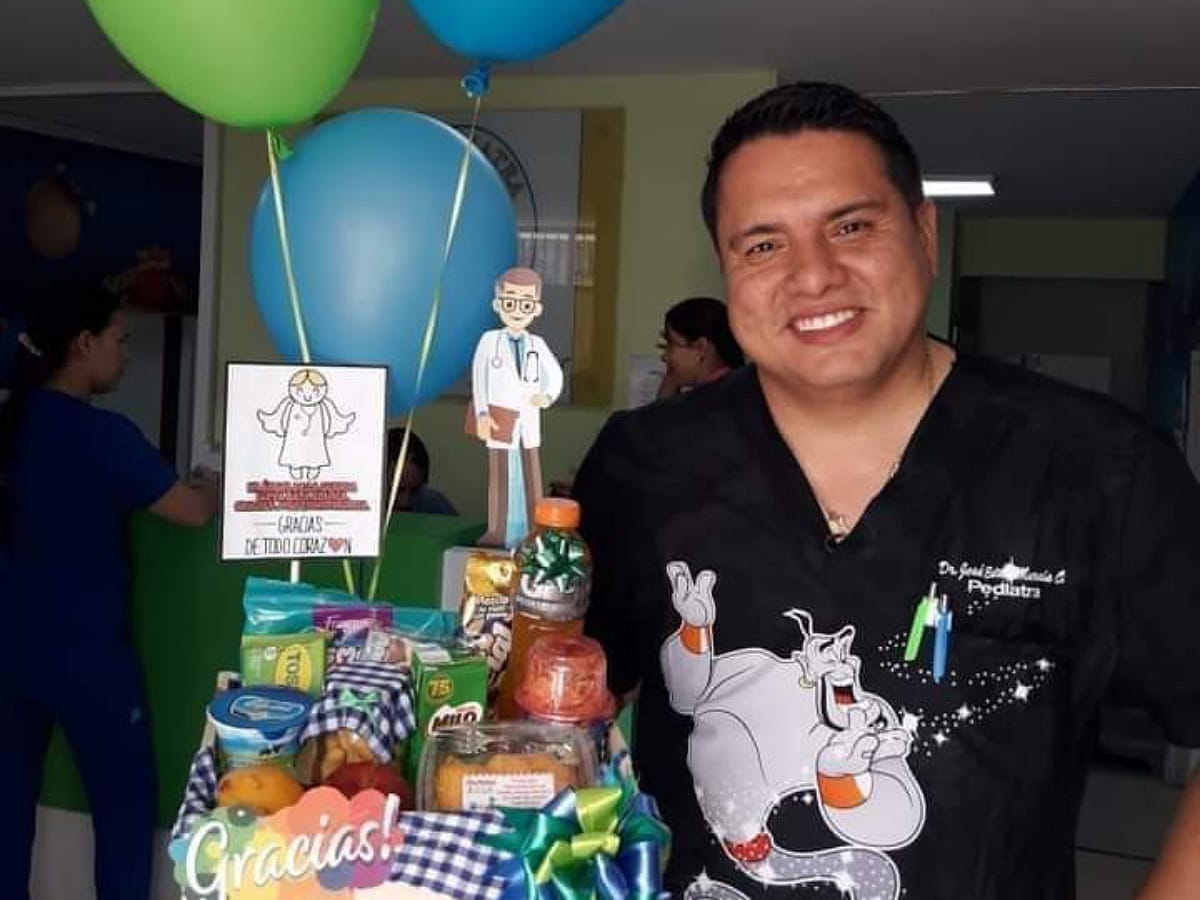 El pediatra estuvo hospitalizado y a pesar de que su estado fue crítico, pudo recuperarse y salir victorioso.