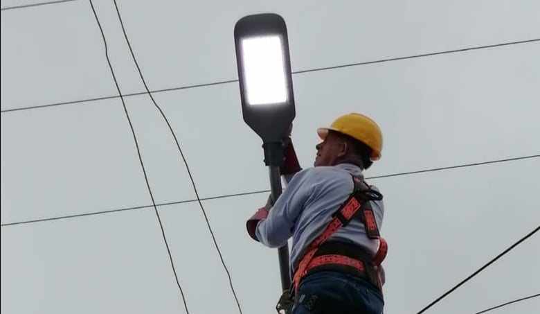 Proyecto de optimización y modernización de 298 luminarias tipo led y 39 lámparas solares