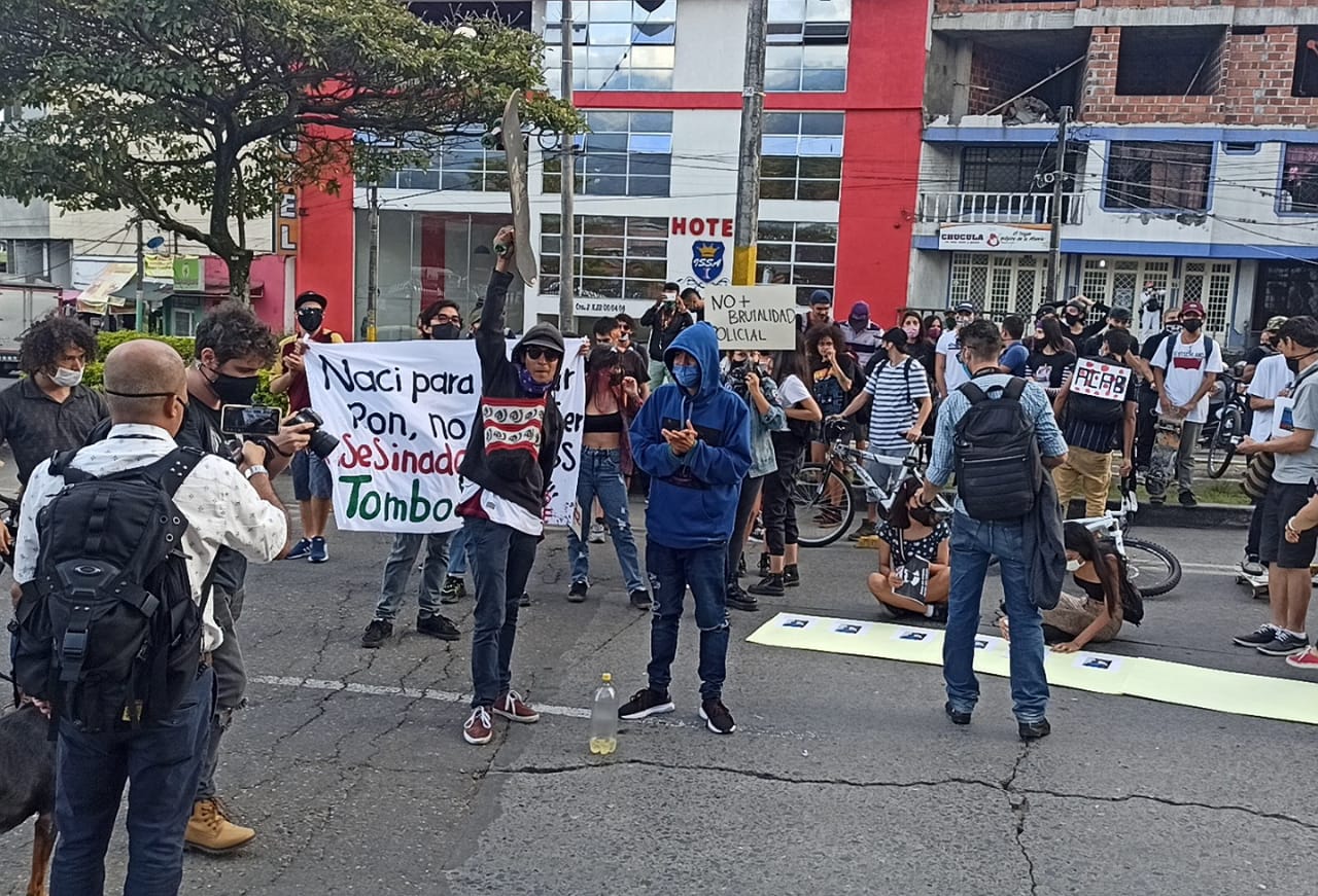 Protesta frente al comando de policía Ibagué