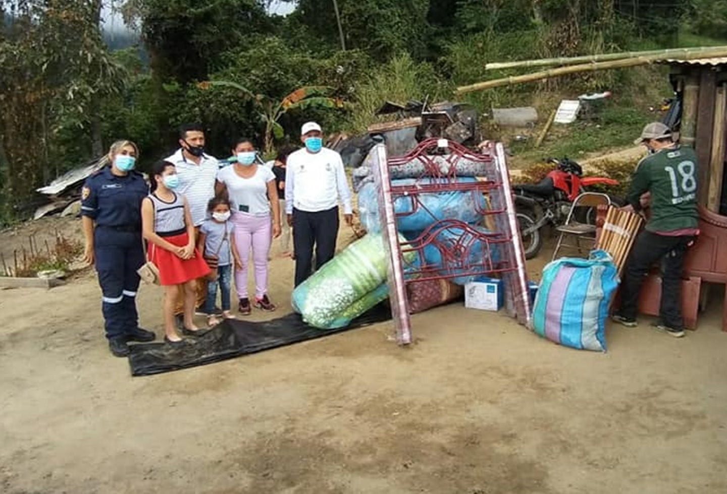 Llega ayudas a San Juan de la China tras incendio estructural