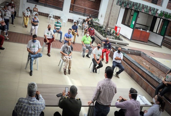 Reunión taxistas y autoridades de Ibagué