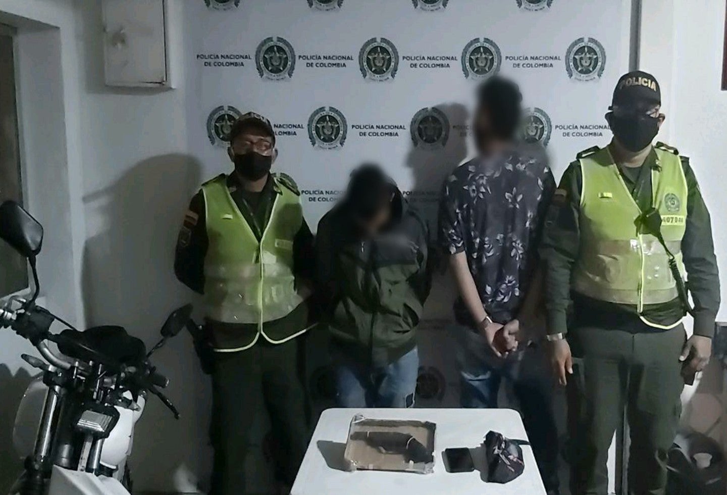 Venezolano y menor colombiano atracar con arma en Ibagué