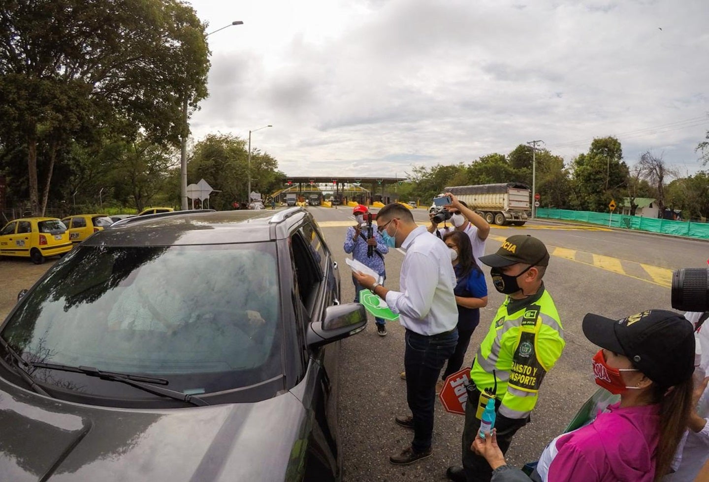 La Gobernación del Tolima hace pedagogía en vías para reducir los contagios