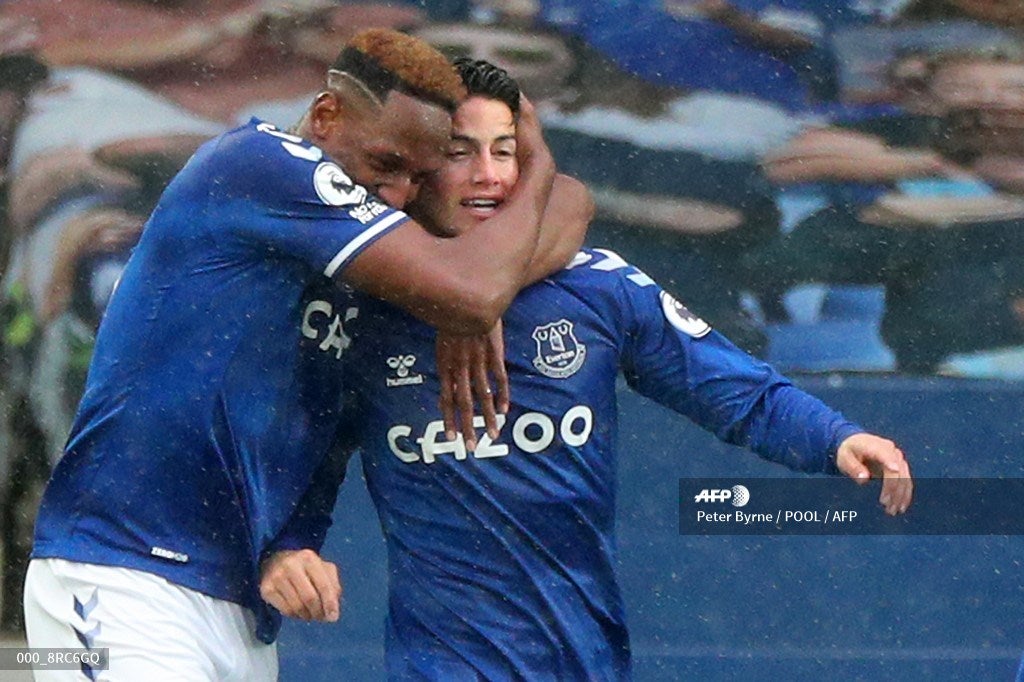 James y Yerry Mina en Everton
