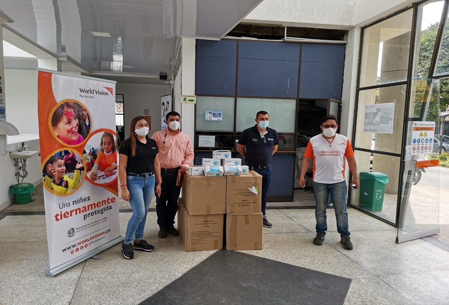 Entrega de Tapabocas en la USI