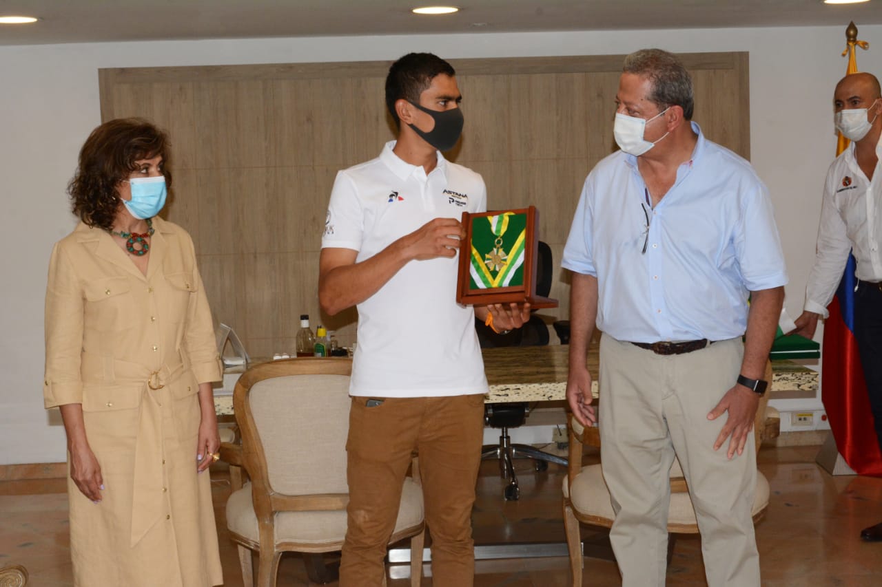 Fue condecorado el ciclista huilense