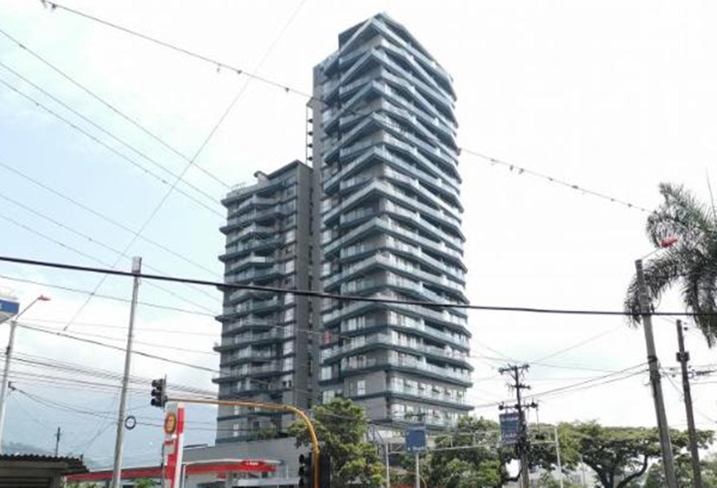 Operario salió lesionado tras accidentarse con elevador del edificio M – 30 en Ibagué