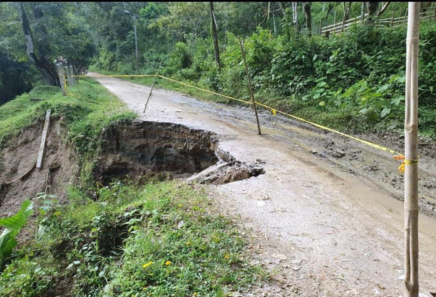 Vía terciaría en el sector de Calambeo 2