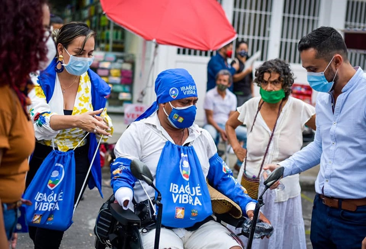 entrega de kits a vendedores informales