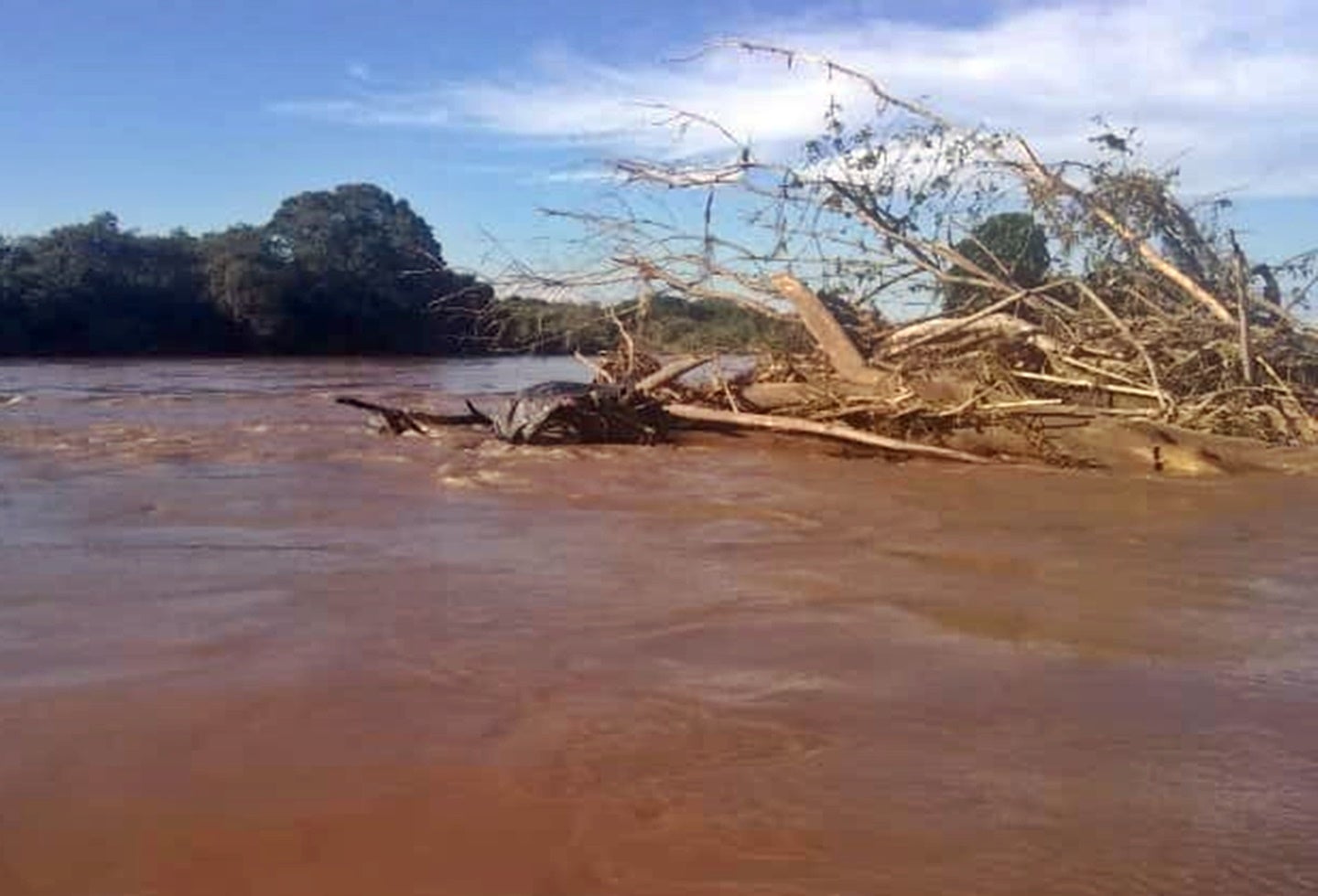 Buscaban una niña ahogada y encontraron hombre muerto a balazos en Natagaima
