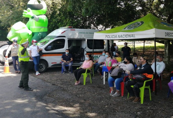 Policía y Alcaldía en Natagaima realizan campaña de prevención vial.