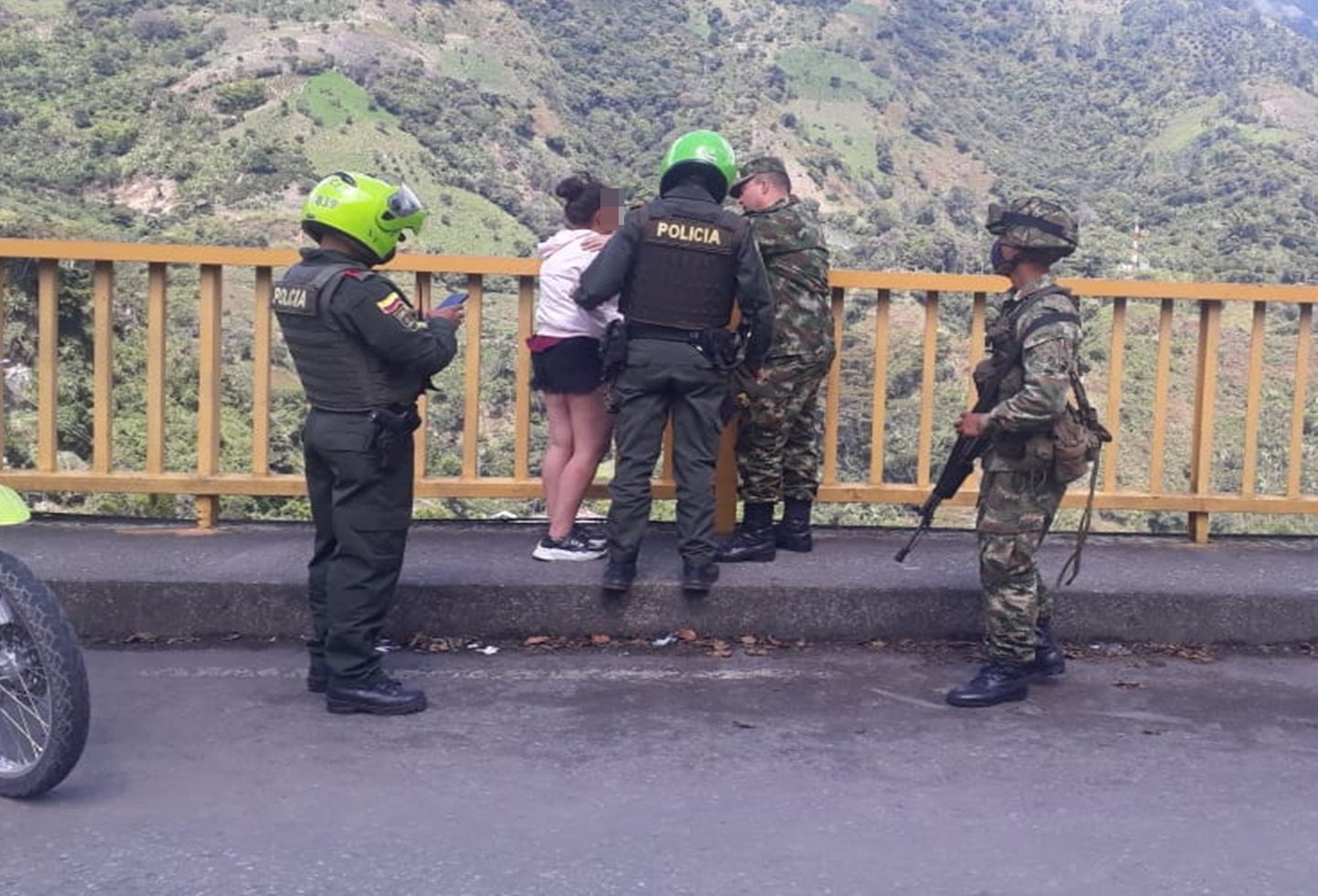 Su esposo la dejó por otra y se iba a lanzar del Puente de Cajamarca
