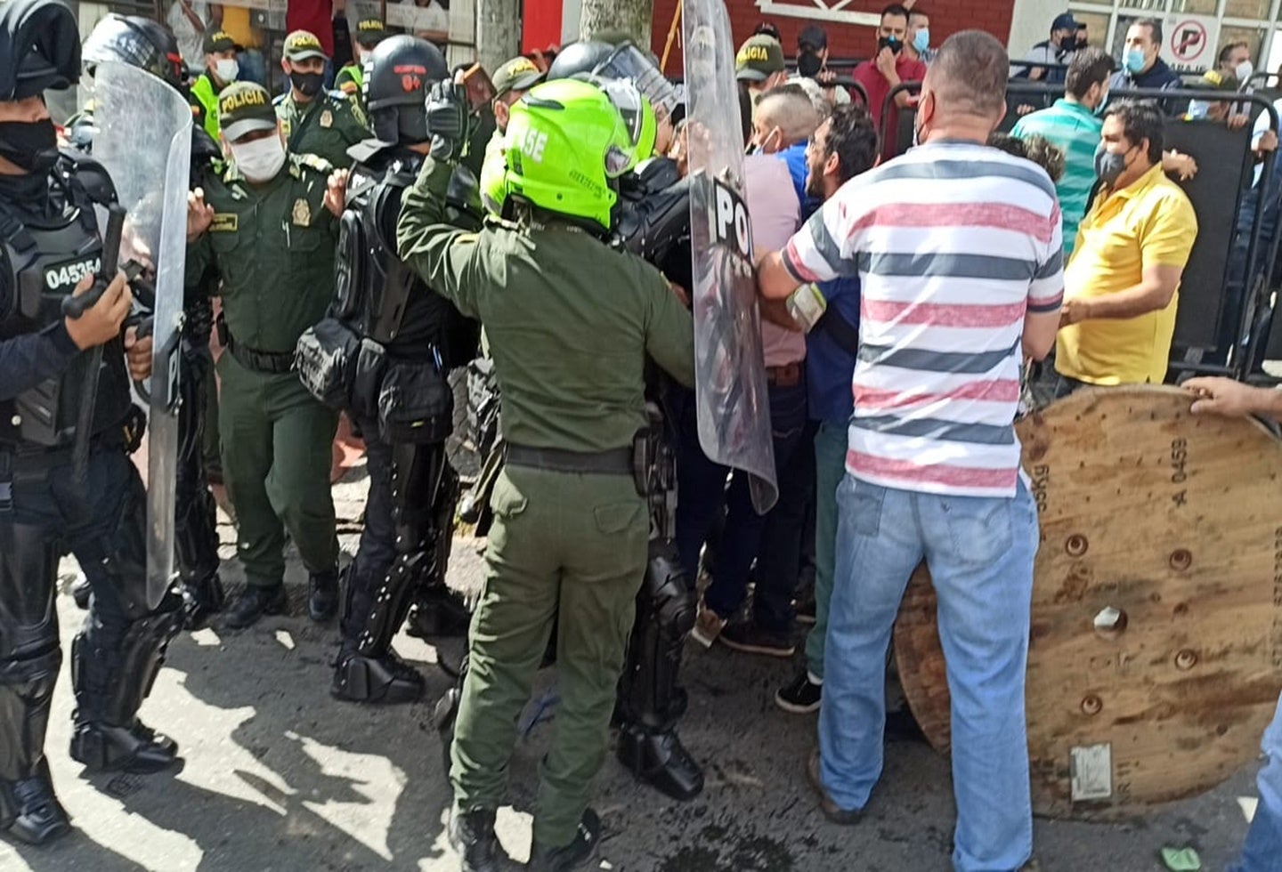 Tremenda trifulca se registró en las instalaciones de Velotax