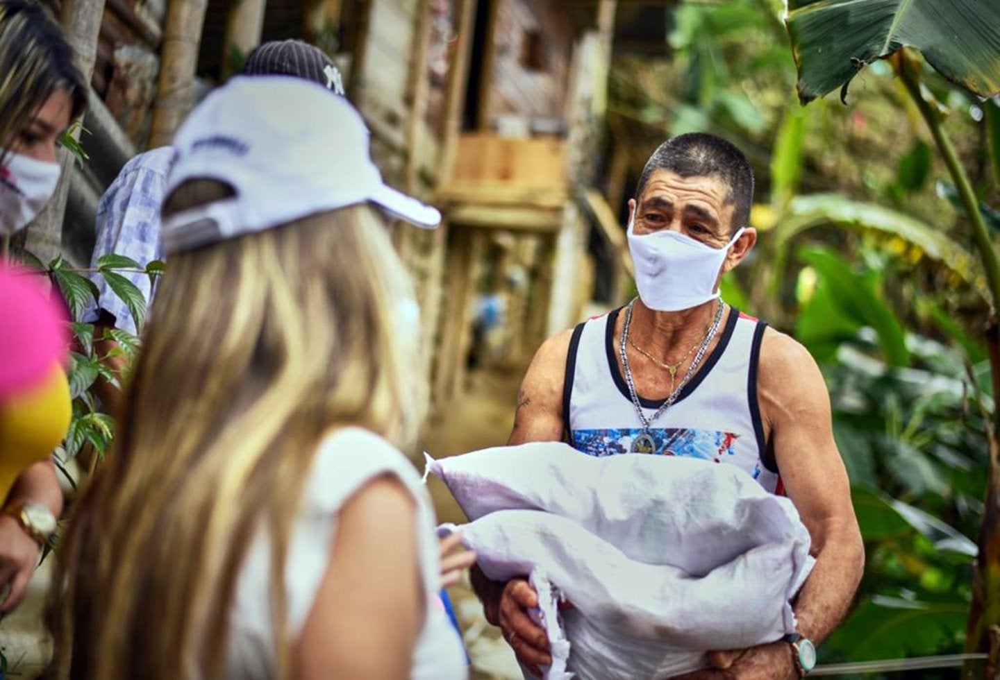 Entrega ayudas humanitarias Las Delicias