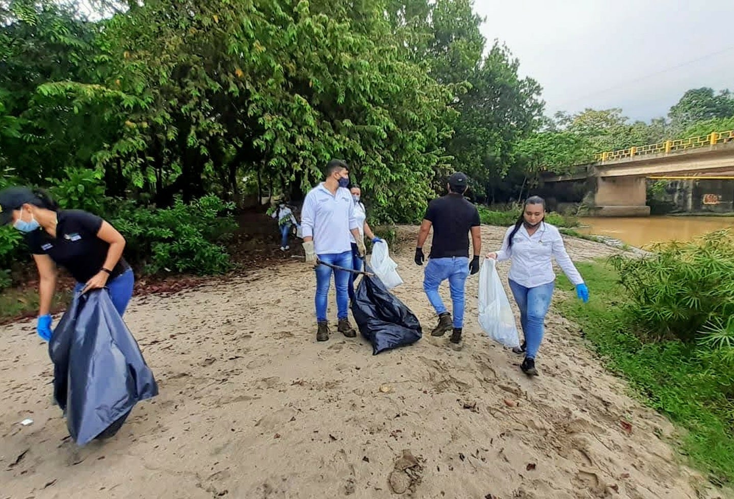 Recuperan fuentes hídricas con el objetivo de cuidar este preciado líquido