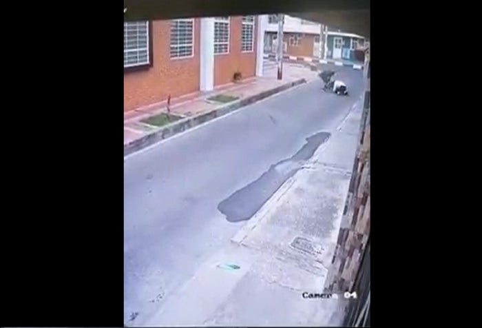 Mujer fue golpeada por ladrón en Bogotá