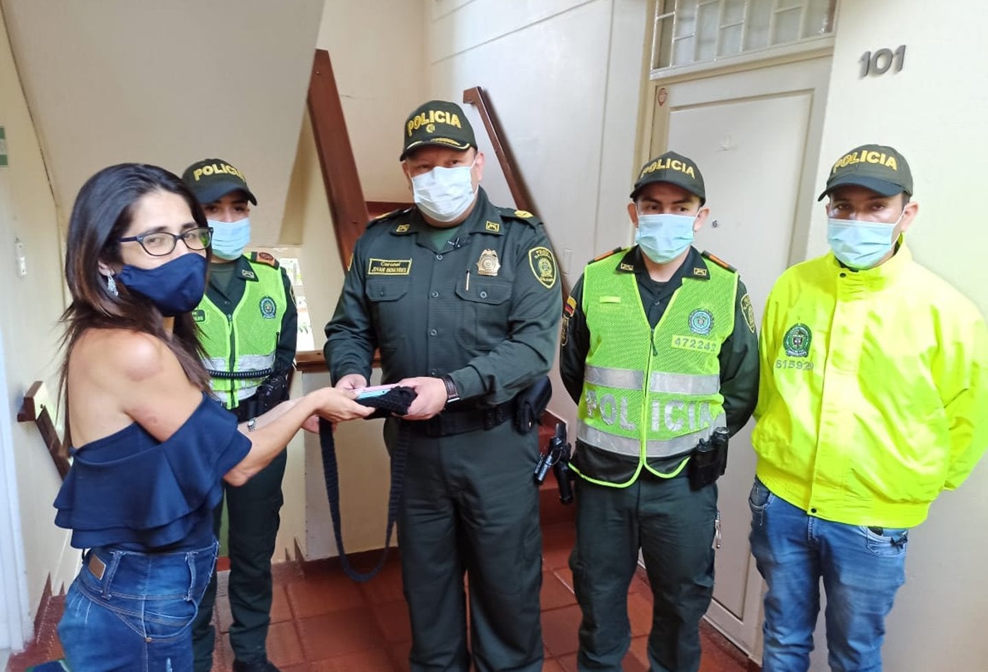 Comandante de METIB entregó elementos robados a periodista en Ibagué