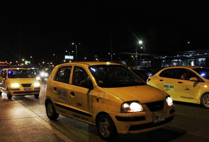 Acuerdo para lograr mejor servicio nocturno de taxis en Neiva