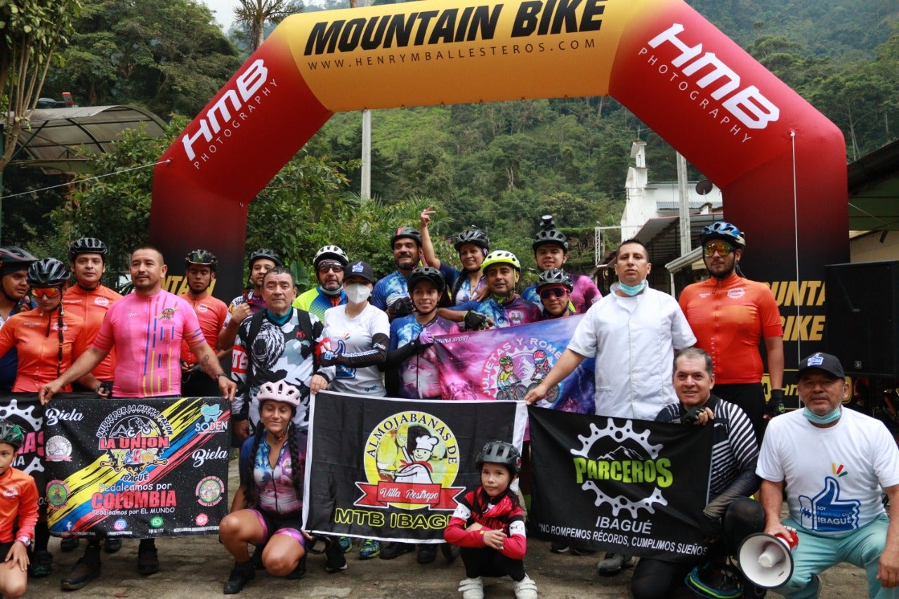 Ciclistas Cañon del Combeima