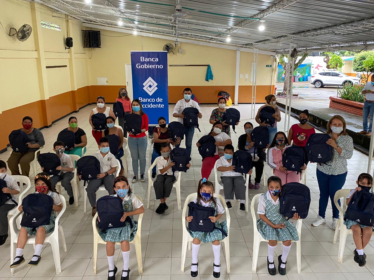 Kits escolares Neiva