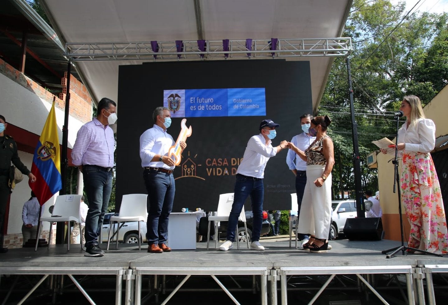 Jonathan Malagón, ministro de Vivienda entrega de viviendas en Ibagué