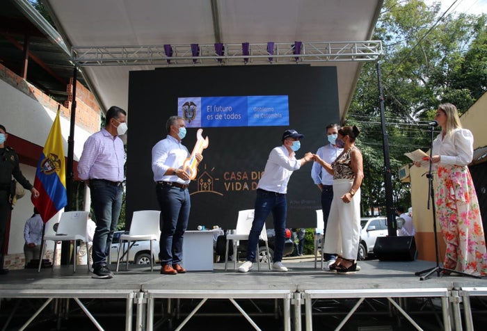 Jonathan Malagón, ministro de Vivienda entrega de viviendas en Ibagué
