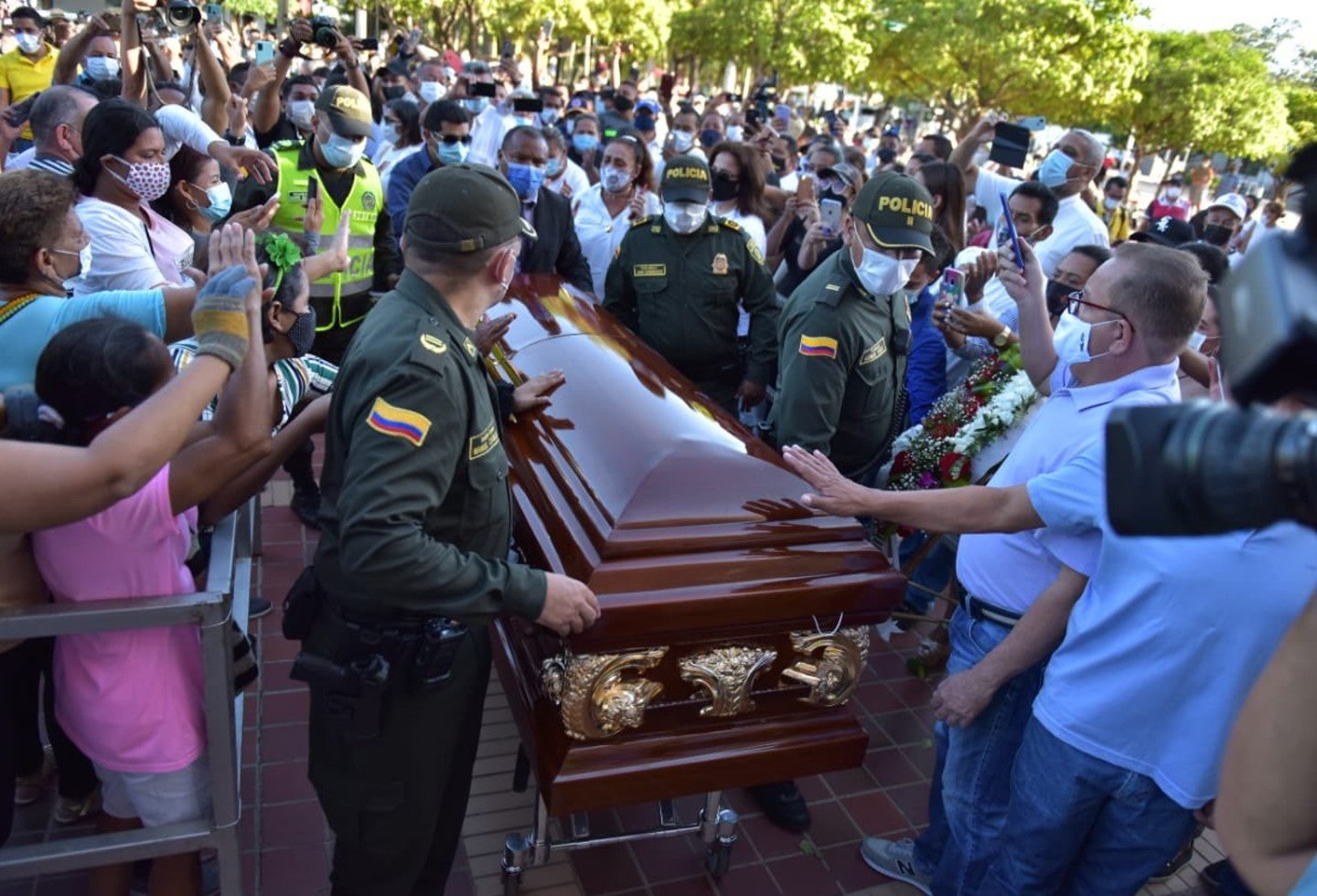 En medio de las exequias robaron la casa de un familiar del artista