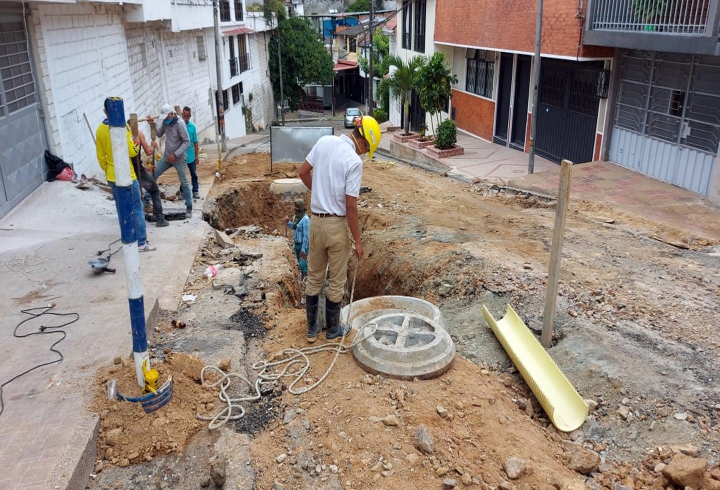 2---100 metros de nueva tubería de alcantarillado Ibagué