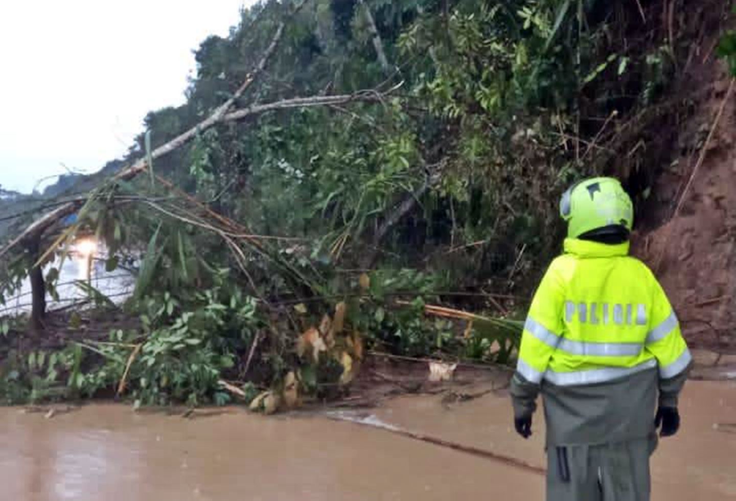 Cierre total de la Variante de Ibagué por desprendimiento de montaña
