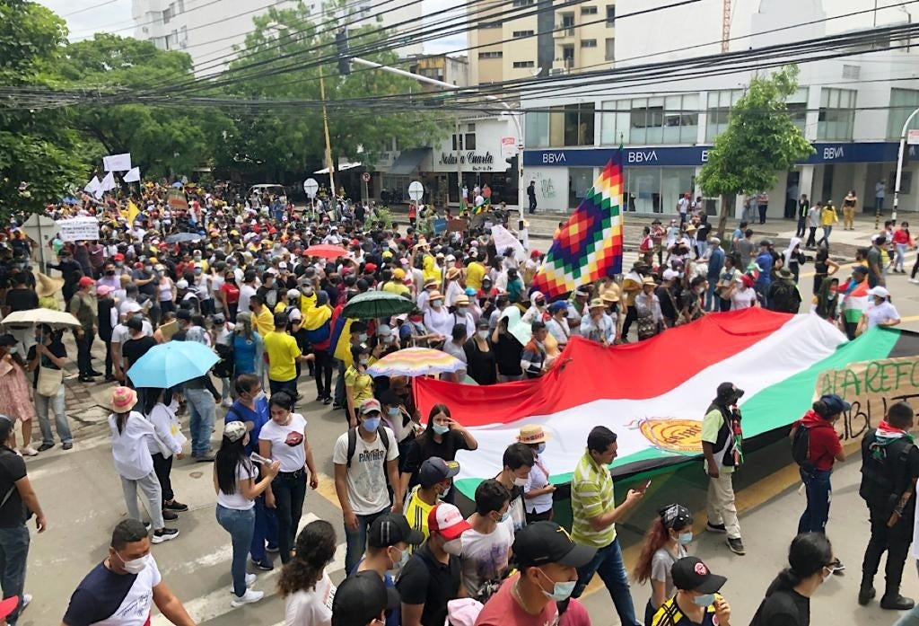 Agentes de paz acompañaron la protesta social de este 28 de abril en Neiva