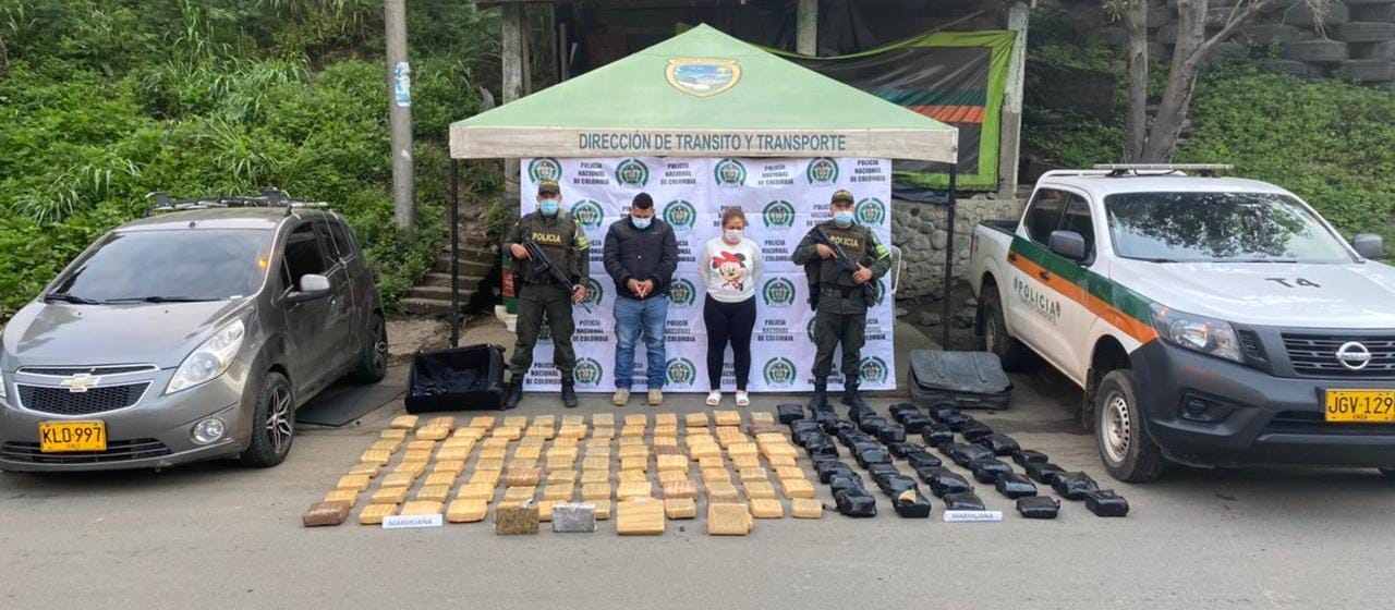 Padres usaban a bebé como fachada para transportar droga