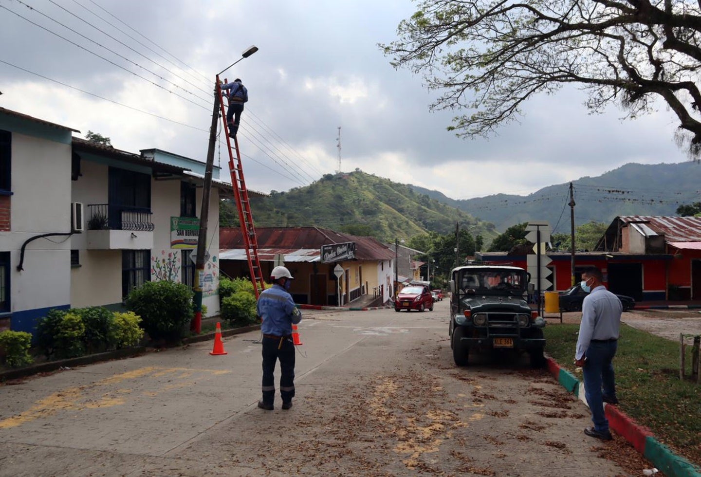 Sistema de alumbrado público para el corredor de San Bernardo.
