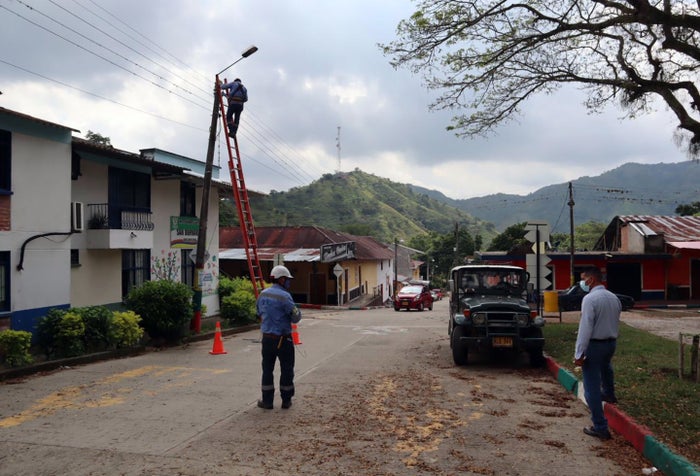 Sistema de alumbrado público para el corredor de San Bernardo.