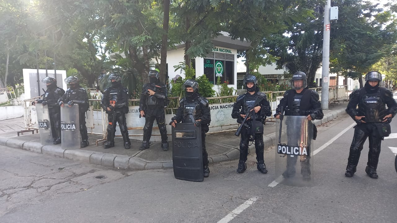 Jóvenes intentaron quemar CAI en el norte de Neiva