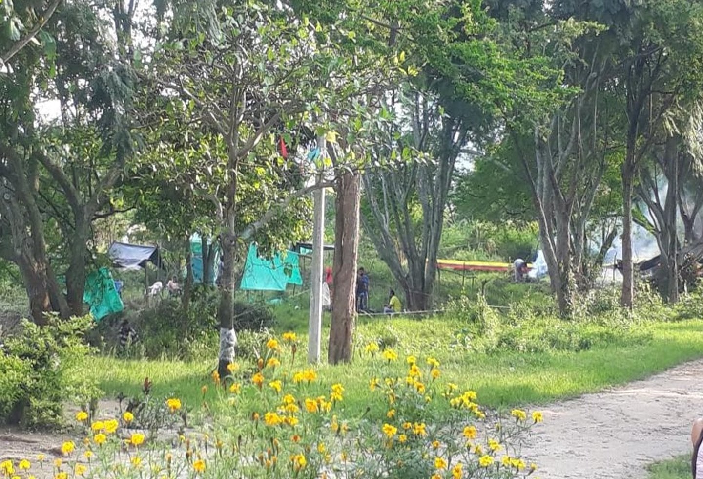 ¡Ojo! En frente de un CAI móvil de la Policía están invadiendo gigantesco lote, ubicado en la tercera etapa de la Ciudadela Bolívar