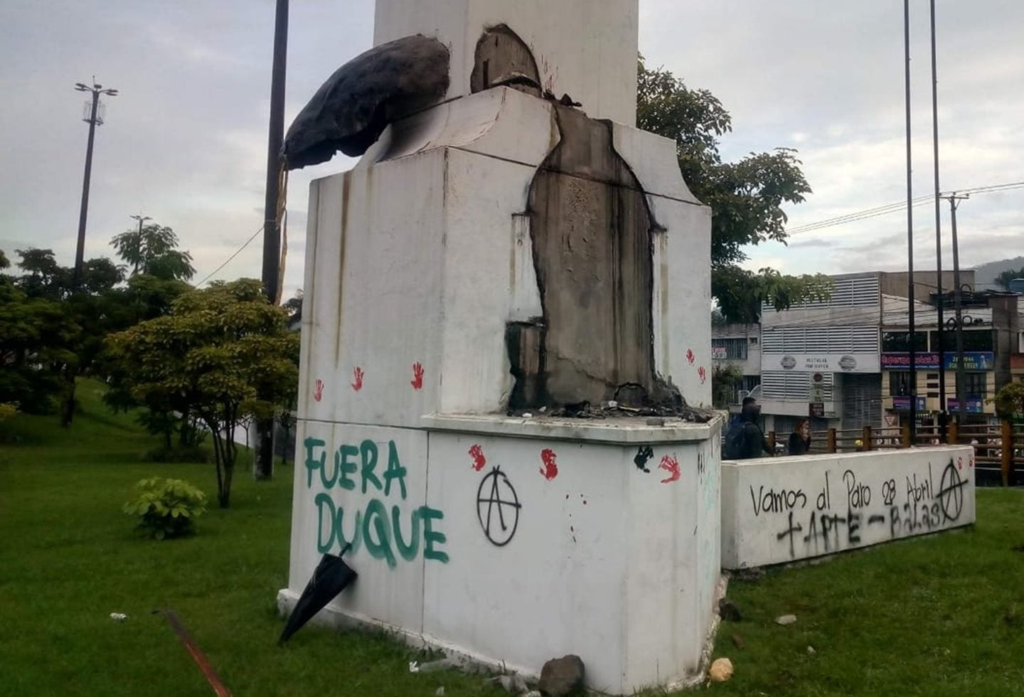 Tumbaron el monumento de Andrés López de Galarza