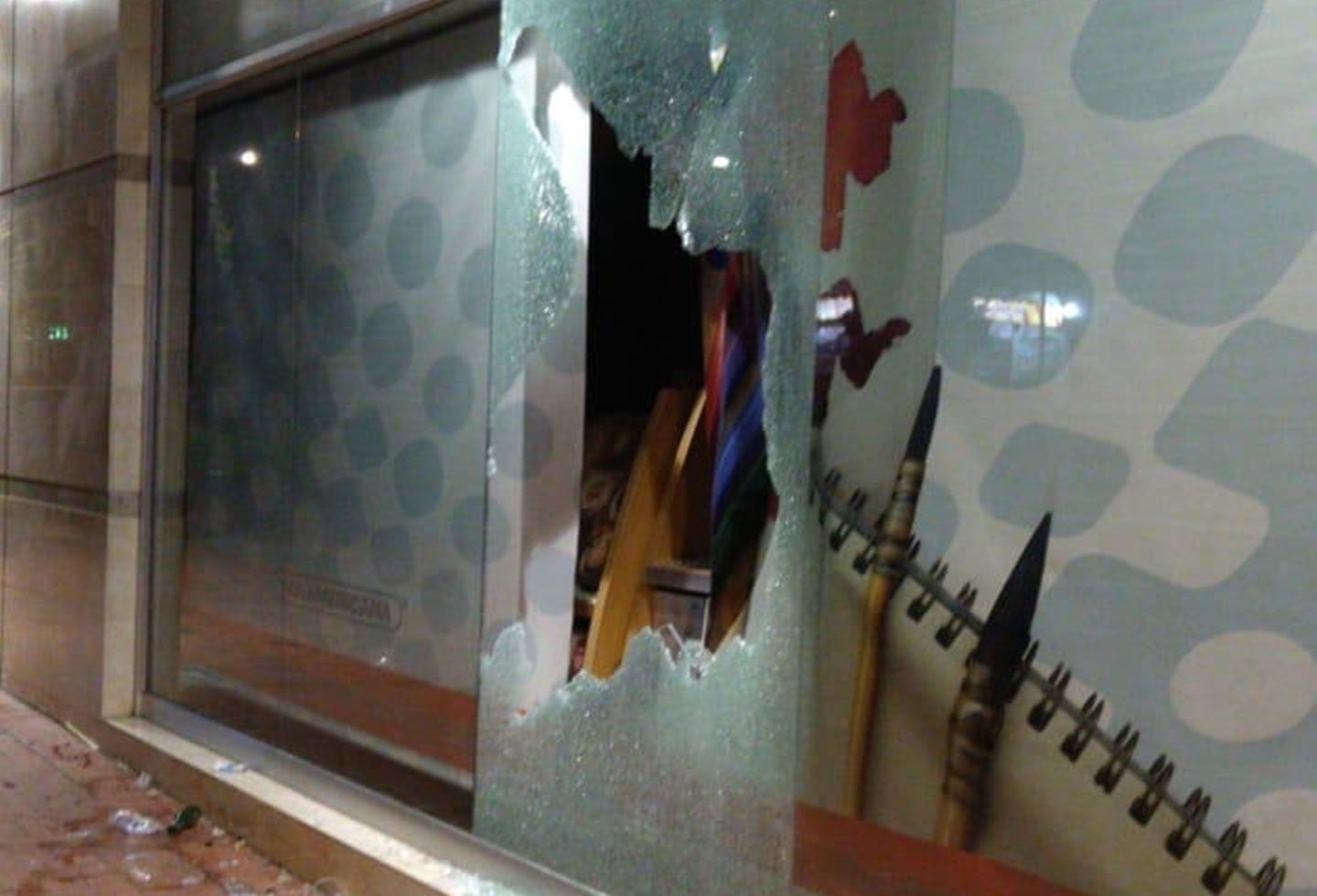 ¡Otra vez! En el día hay protestas pacíficas, llega la noche y con ella actos vandálicos en Ibagué