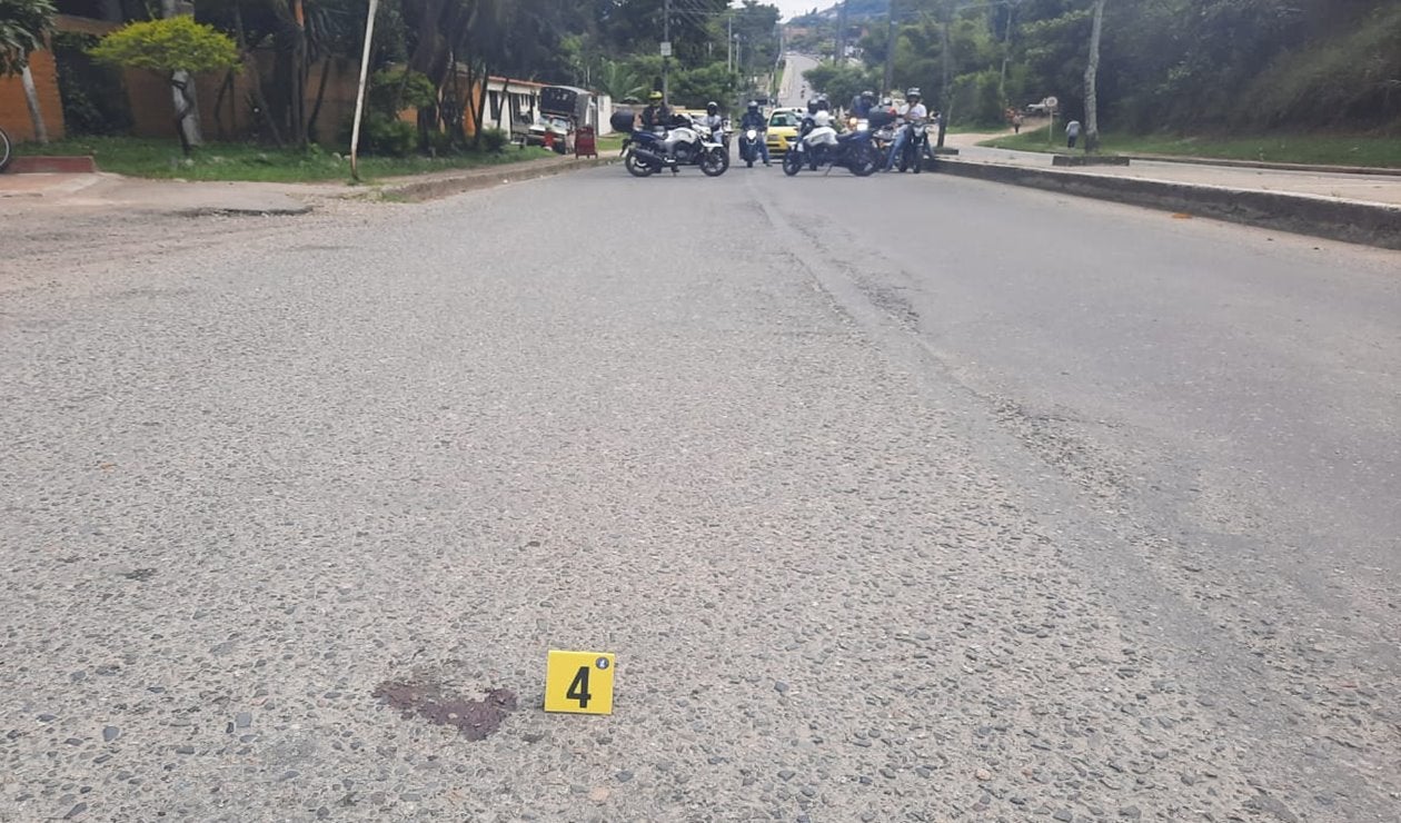 Falleció motociclista tras colisionar contra separador en avenida sobre el barrio Ricaurte