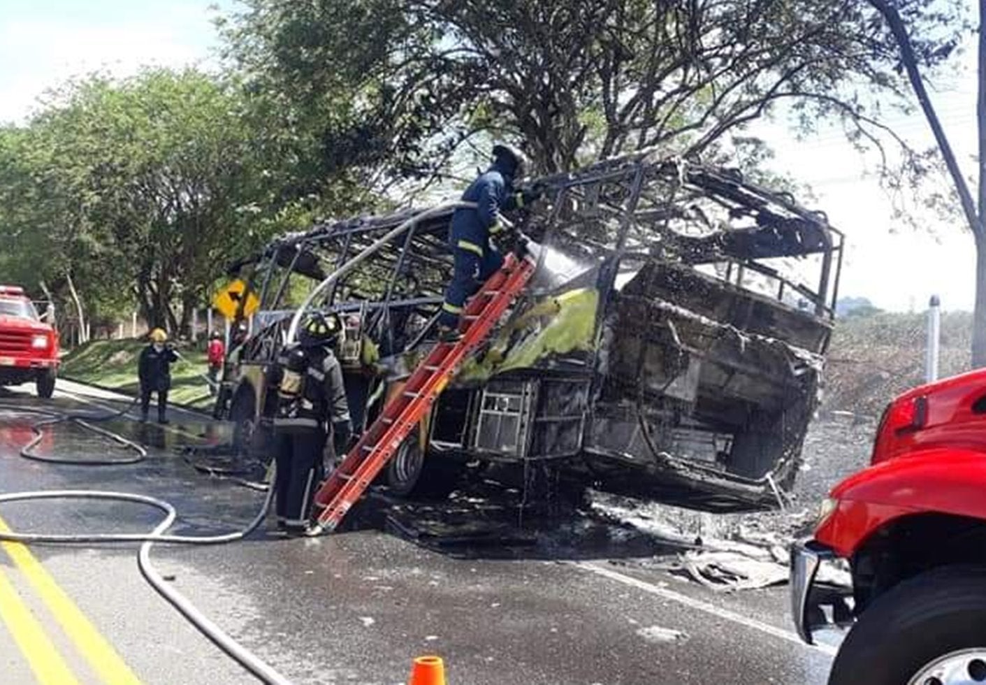 Se incendió una Rápido Tolima que cubría la ruta Puerto Boyacá – Ibagué