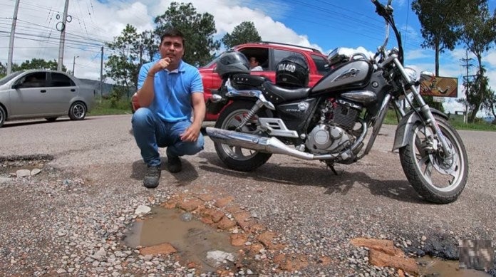 ¡El colmo! 1.360 huecos en menos de 35Km, en deplorable estado la vía hacia San Agustín