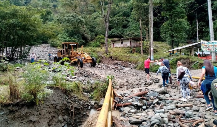 Vía afectada hacia Juntas