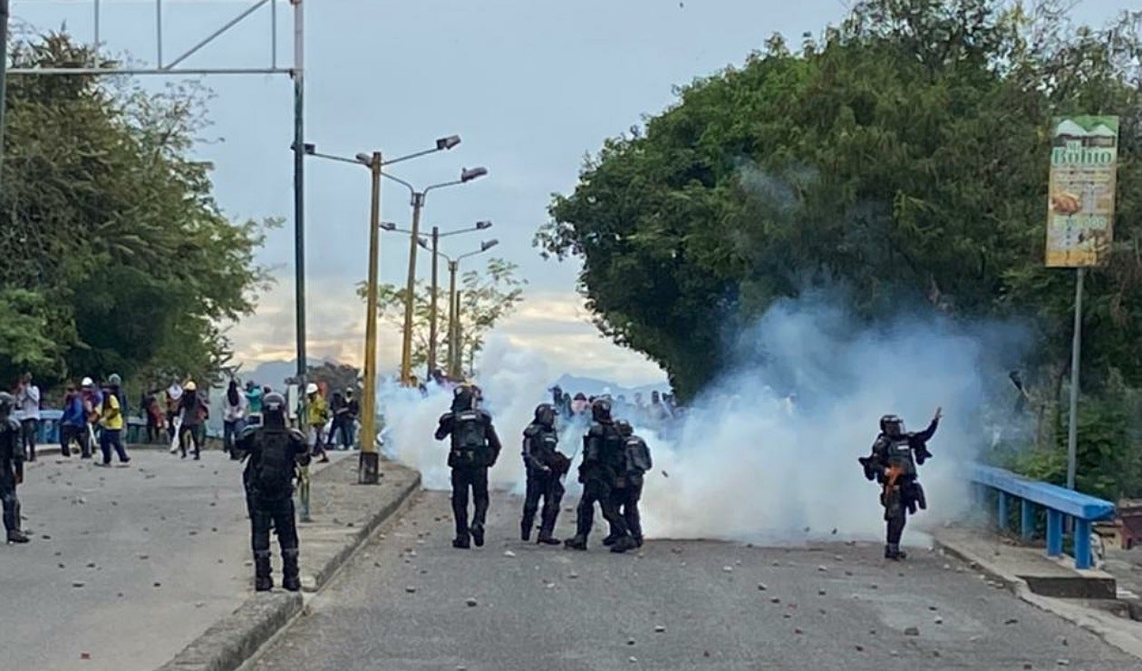 Cuatro Policías heridos