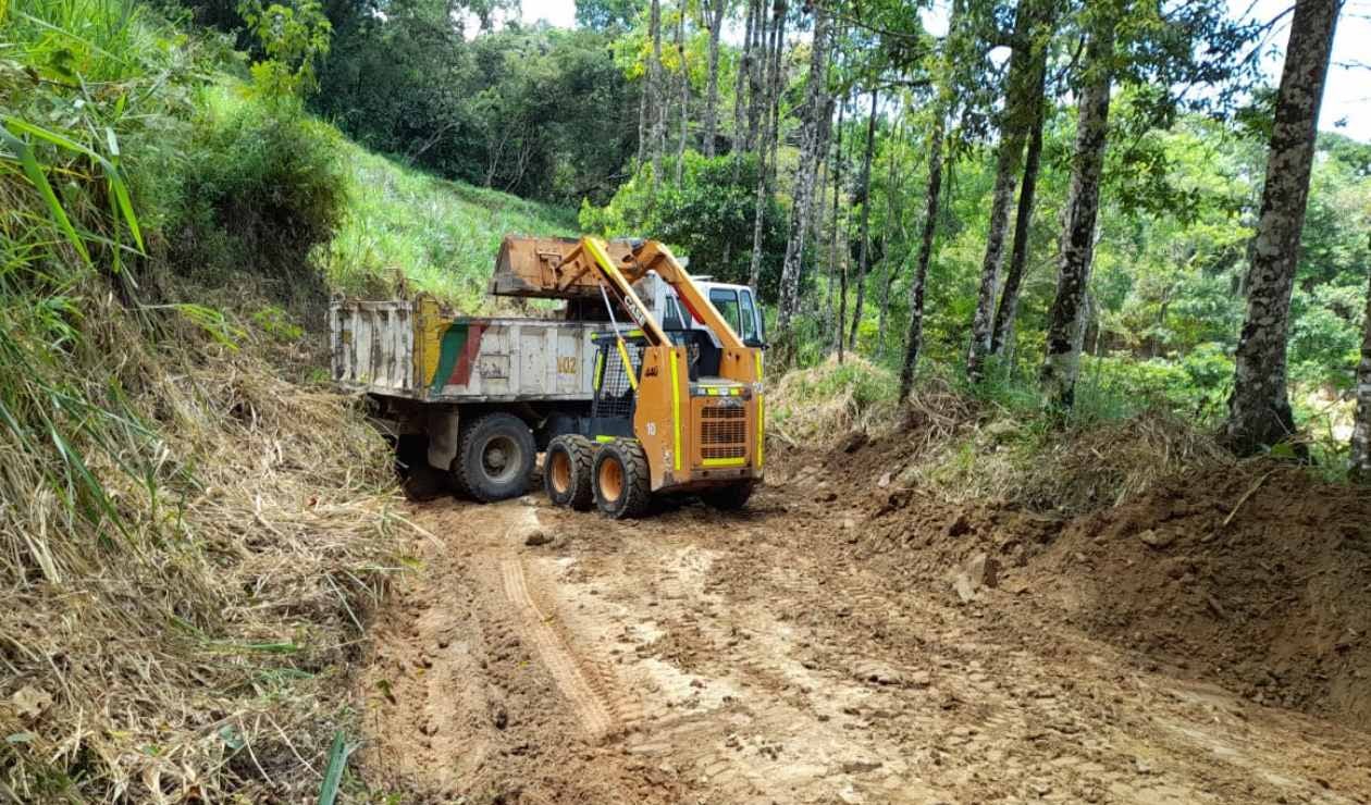 Maquinaria amarilla.