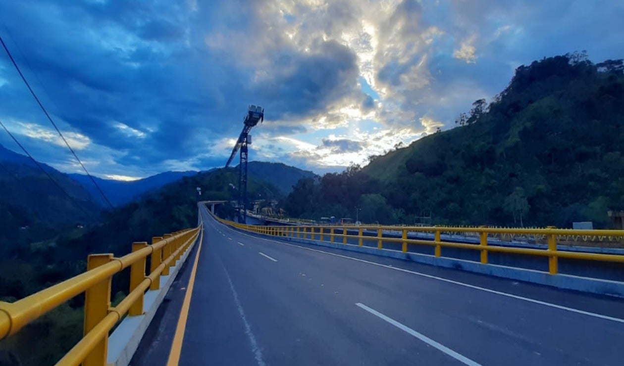 Viaducto doble calzada Girardot - Ibagué - Cajamarca.