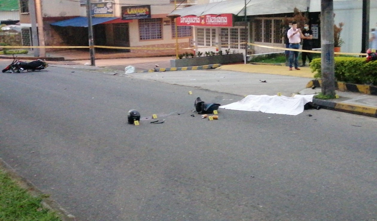Violento choque dejó un motociclista muerto y otro herido en la 64 con Ambalá