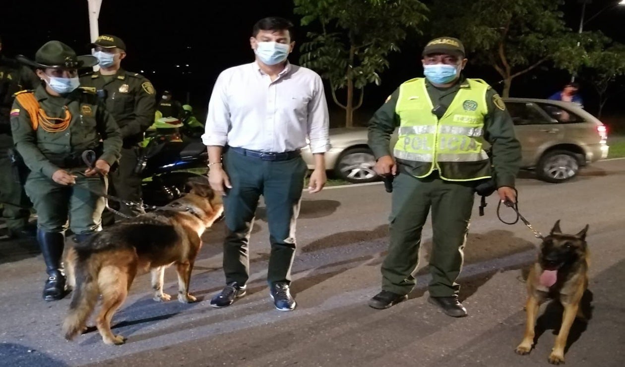 ¡Vuelve y juega! Drogas, licor, velocidad y ‘Piques Ilegales’ en la vía al Aeropuerto Perales