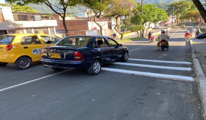 calle 37 con Avenida Guabinal-- instalación Banda Sonora